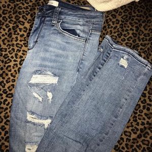 Skinny hole jeans